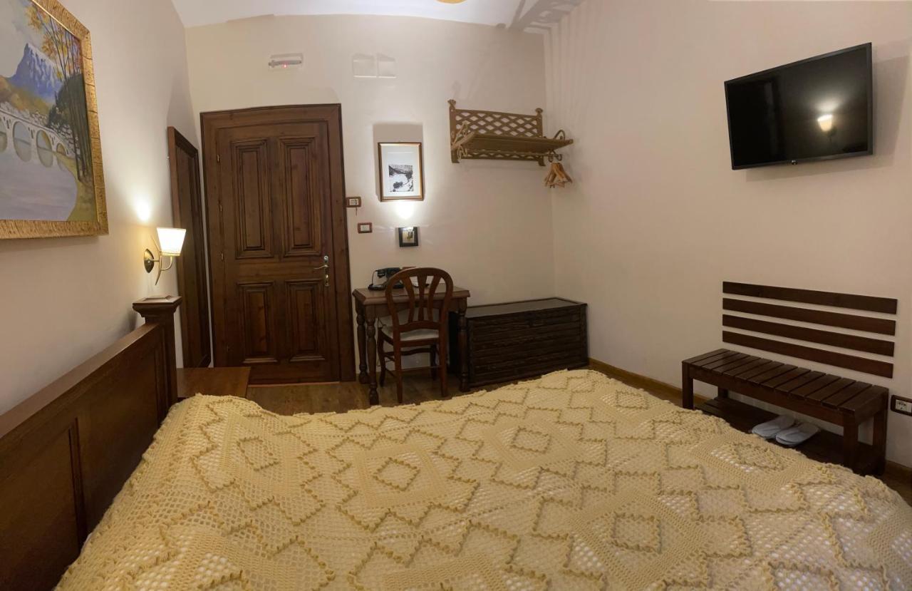 Hotel Mangalemi 베라트 외부 사진