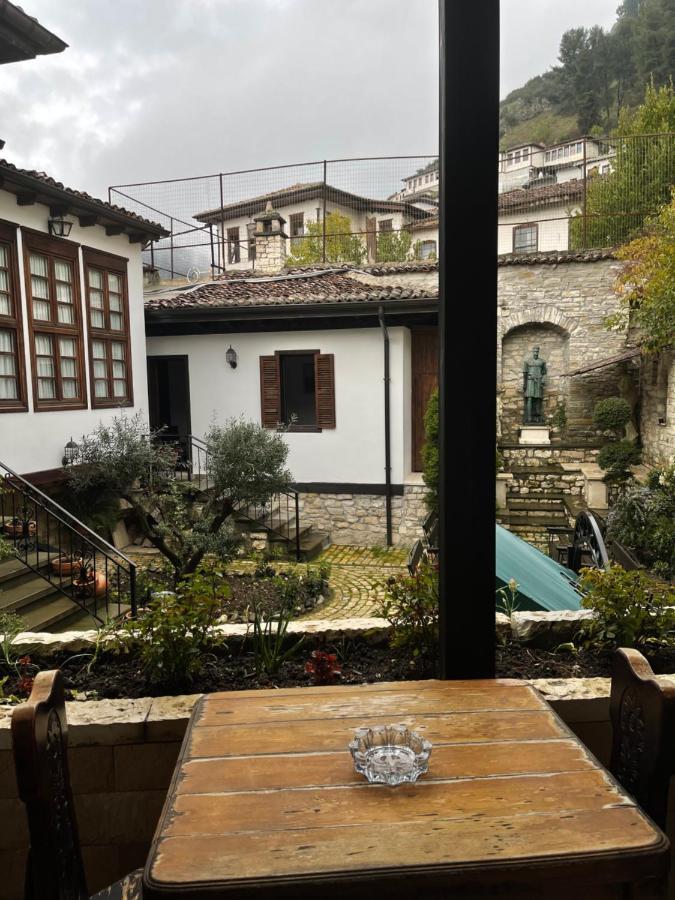 Hotel Mangalemi 베라트 외부 사진