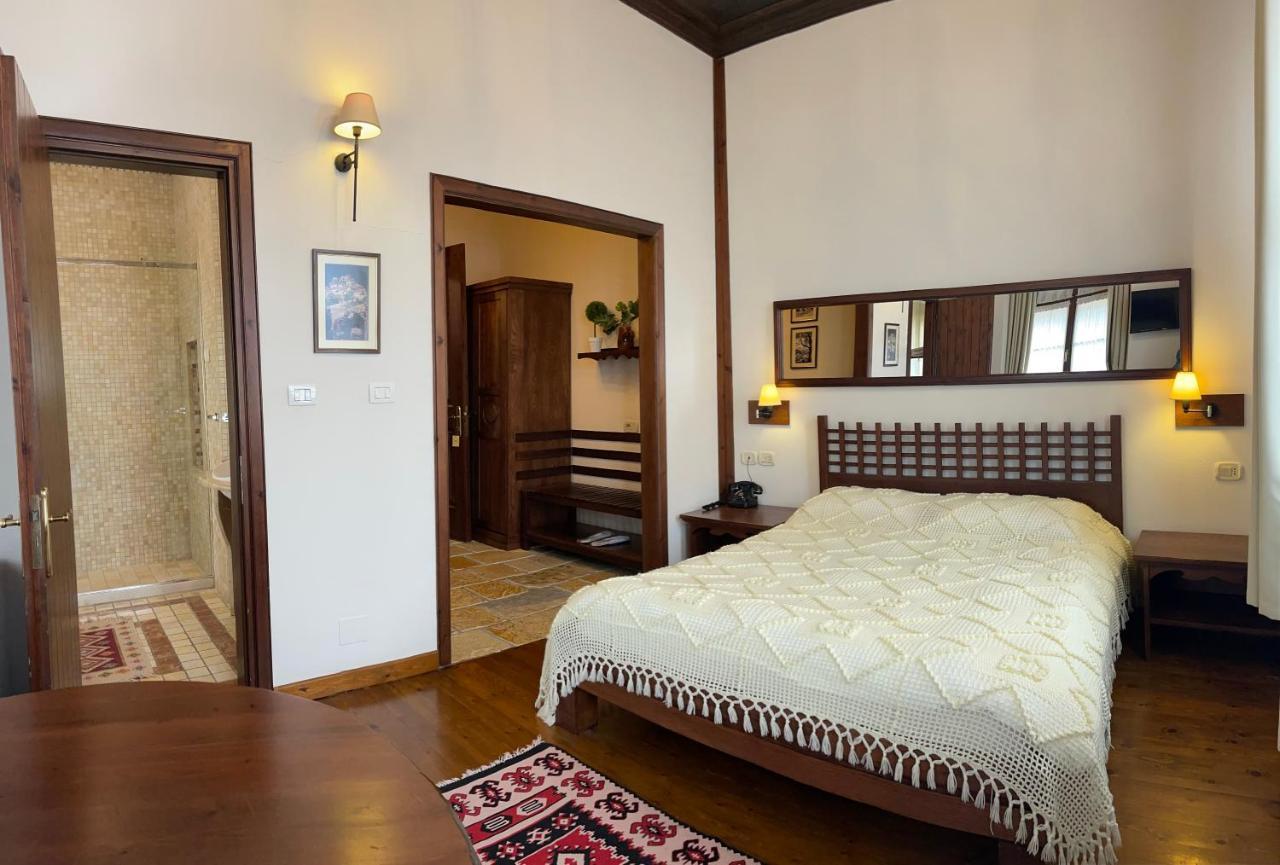 Hotel Mangalemi 베라트 외부 사진