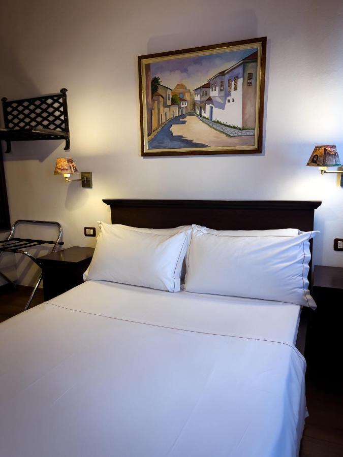Hotel Mangalemi 베라트 외부 사진