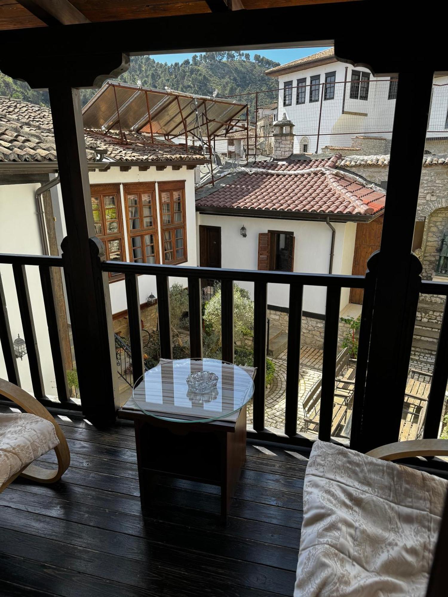Hotel Mangalemi 베라트 외부 사진