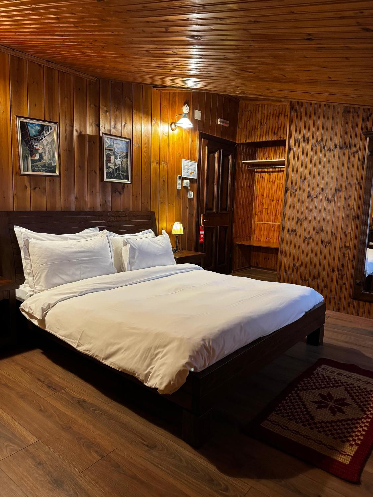 Hotel Mangalemi 베라트 외부 사진